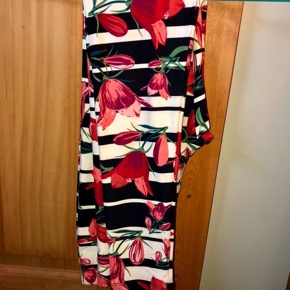 ❌SOLD❌ NWT OS Tulip & Stripe Print Leggings - Picture 3 of 5